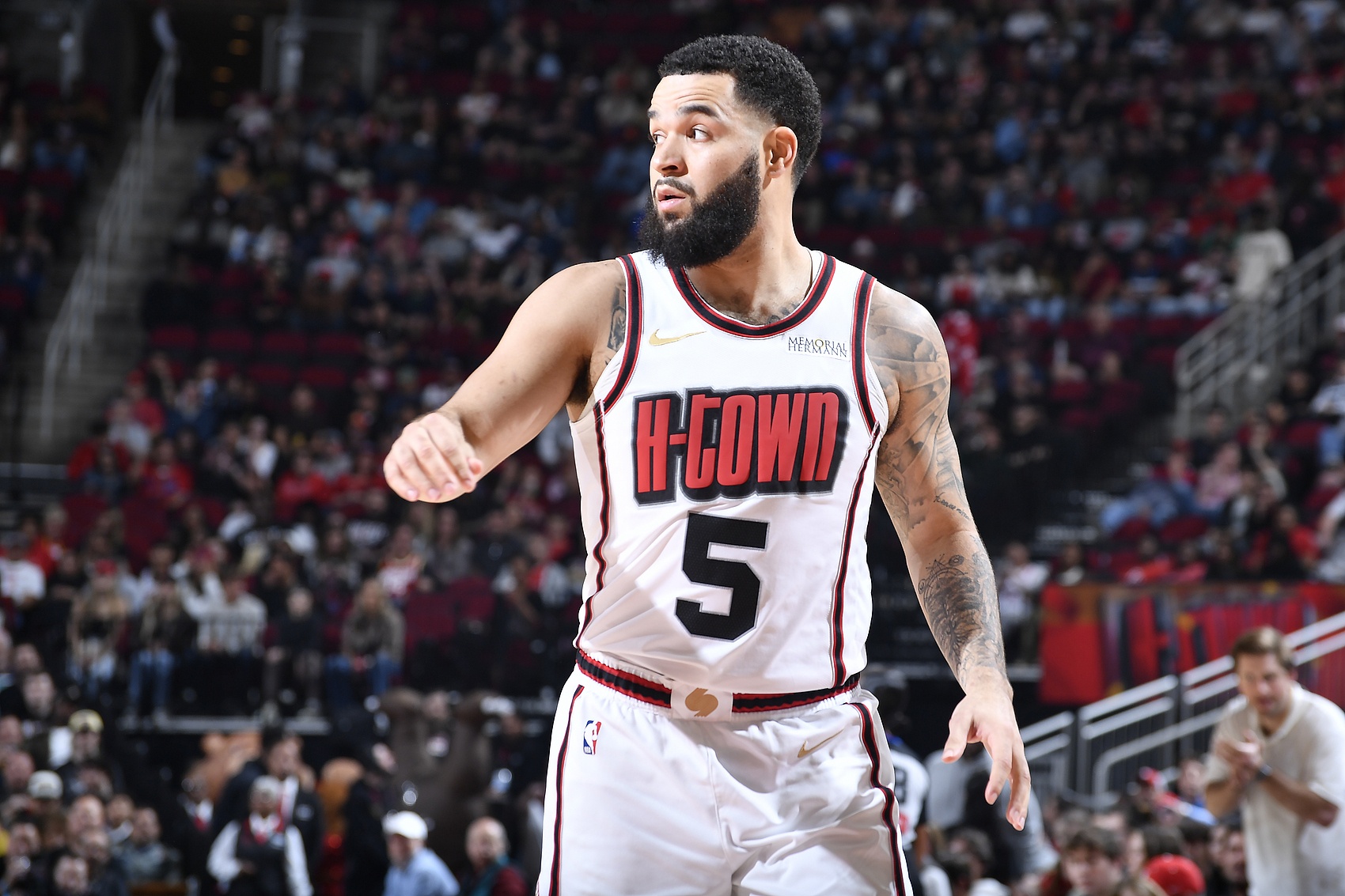 范弗里特:我从不去想交易截止日 你无法控制那些 担心也没用