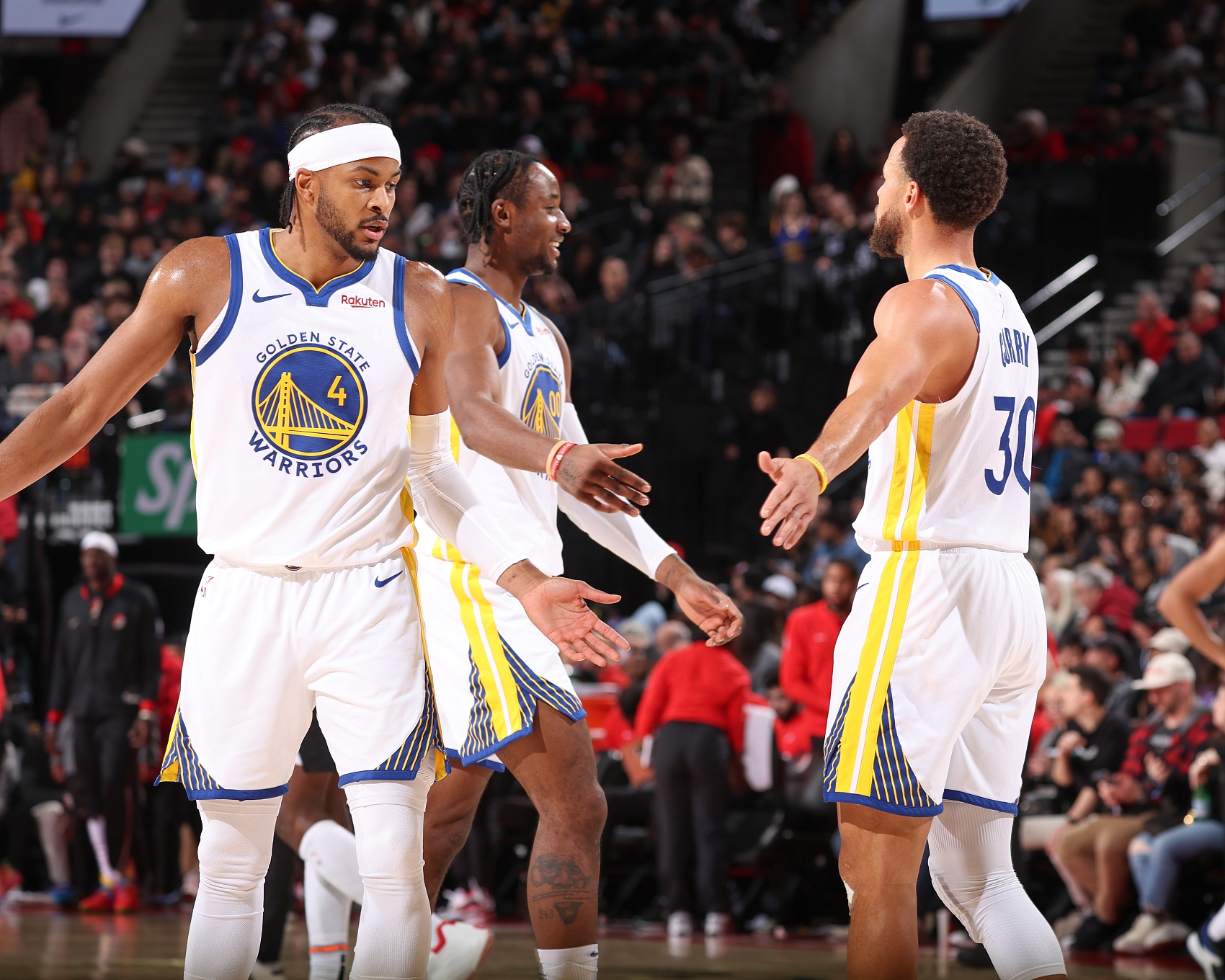 华体会登陆-库里谈穆迪:他的三分非常有帮助 他不在乎命中率&投篮没有压力