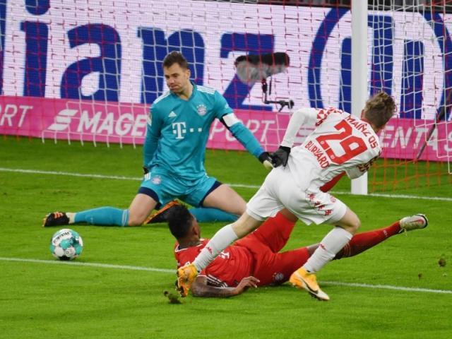 华体会app-鸡哥临场换位帮拜仁填坑，帕瓦尔连坐板凳后又挨批